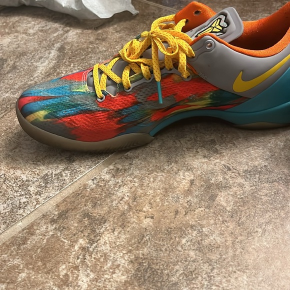 Kobe 8s Venice Beach size 10.5; Like New, with Box - Picture 6 of 8